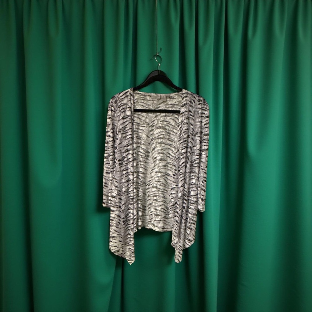 Chico's Easywear Black and White Knit Top